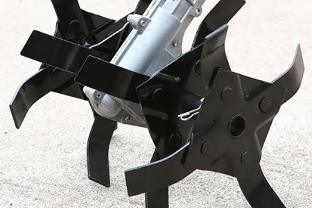 犁地機(jī)刀片使用過程中需注意安全